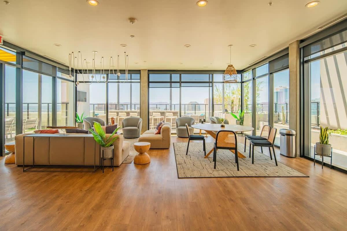 Apartamento Detailed 2Bd, Highrise Dt, Pool, Gym, Parking, Sleeps 8 Phoenix Exterior foto