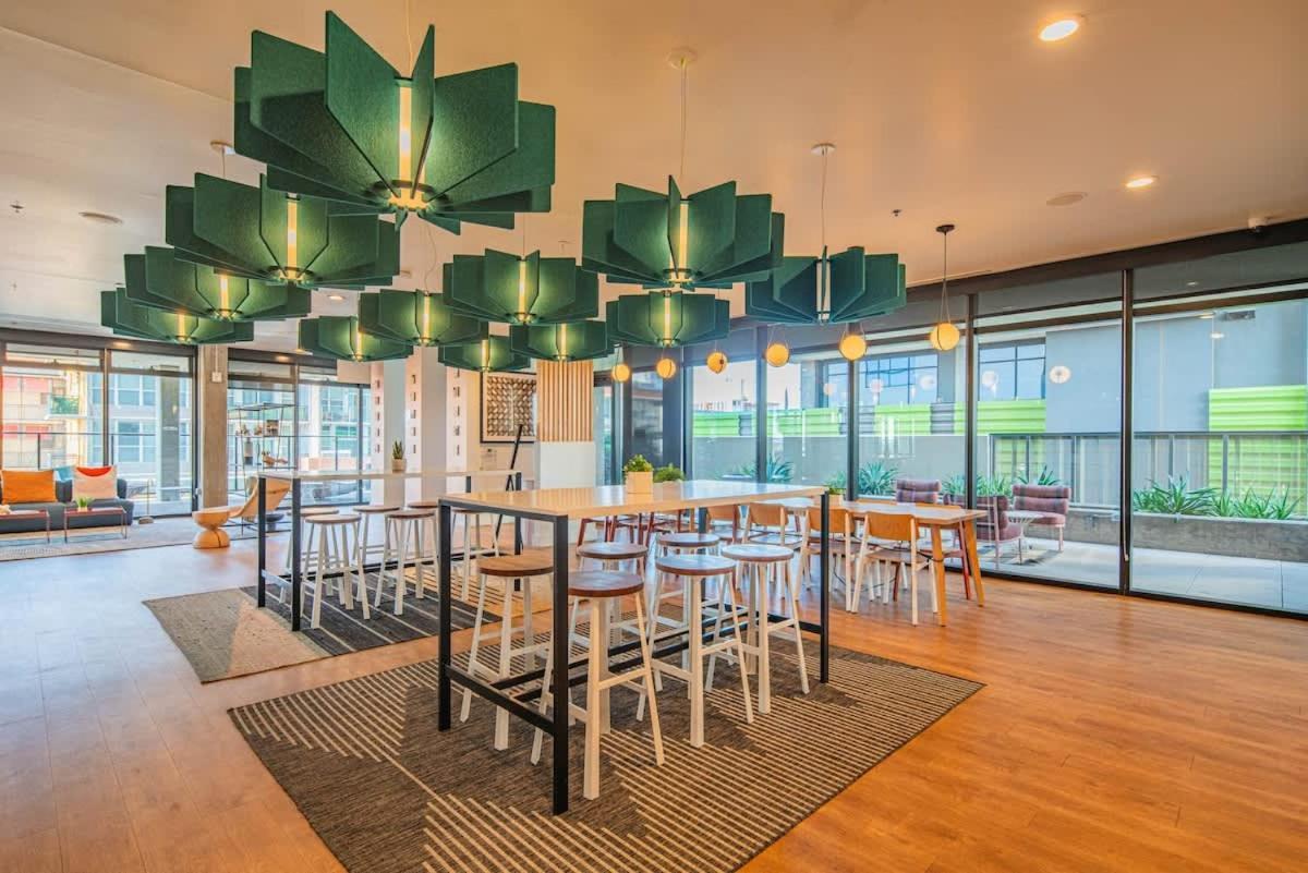 Apartamento Detailed 2Bd, Highrise Dt, Pool, Gym, Parking, Sleeps 8 Phoenix Exterior foto