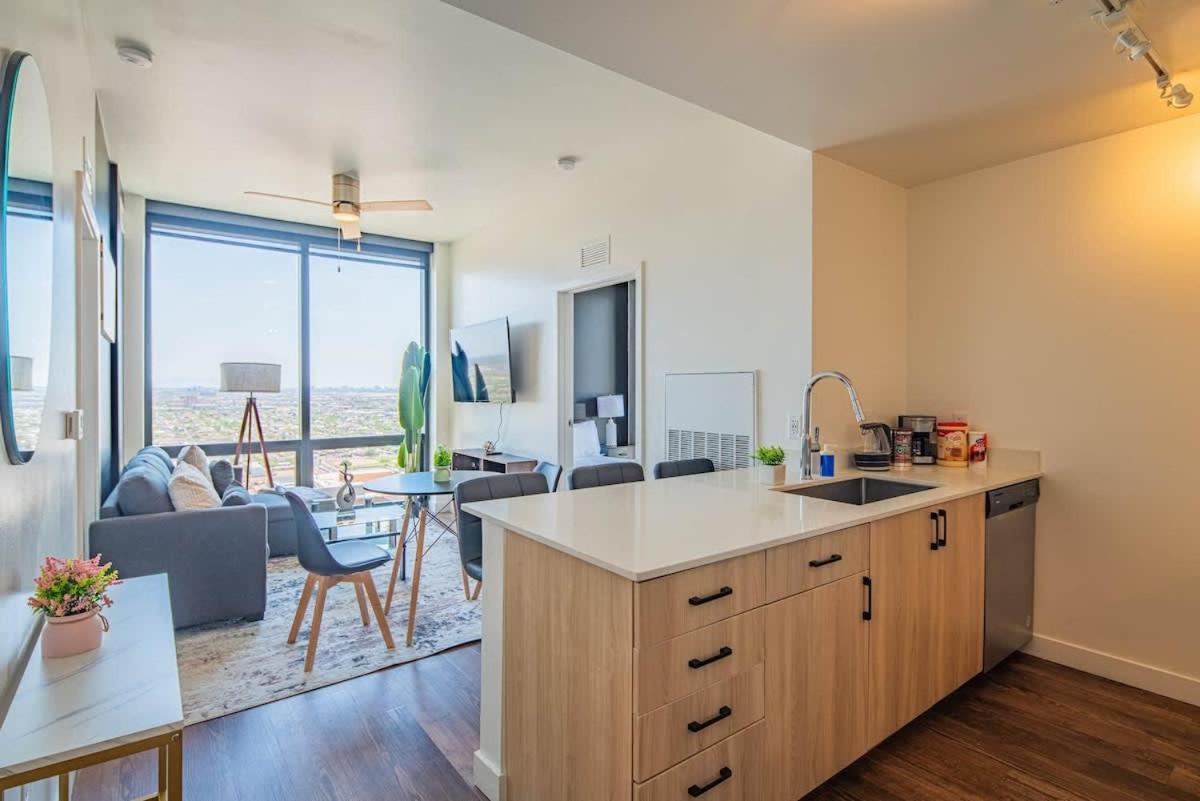 Apartamento Detailed 2Bd, Highrise Dt, Pool, Gym, Parking, Sleeps 8 Phoenix Exterior foto